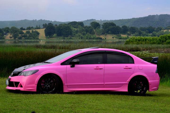 Pink Honda Civic Elegance (54 B 1535) .