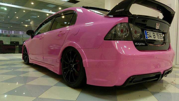 Pink Honda Civic Elegance (54 B 1535) .