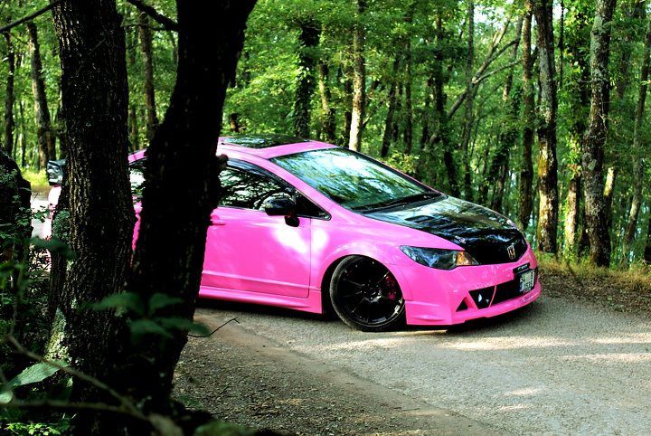 Pink Honda Civic Elegance (54 B 1535) .